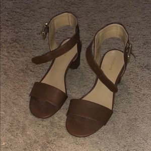 Liz Claiborne block heel sandals EUC